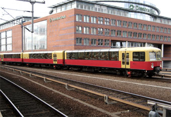 Bild 18 Seitenansicht Panorama Zug