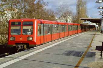 Bild 27 Zug BR 485 Seitenansicht mit rot/grauer Lackierung