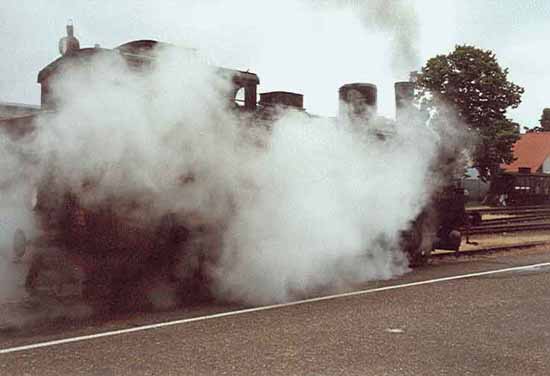 Bild 23 Lok in Dampf eingeh&uuml;llt