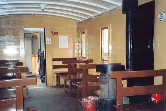 Bild 25 Innenansicht Personenwagen 4. Klasse mit Kanonenofen