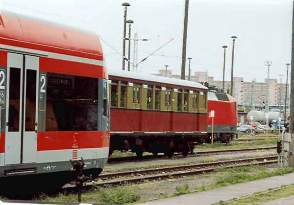 Bild 37 alte S-Bahn zwischen neuen Lok's