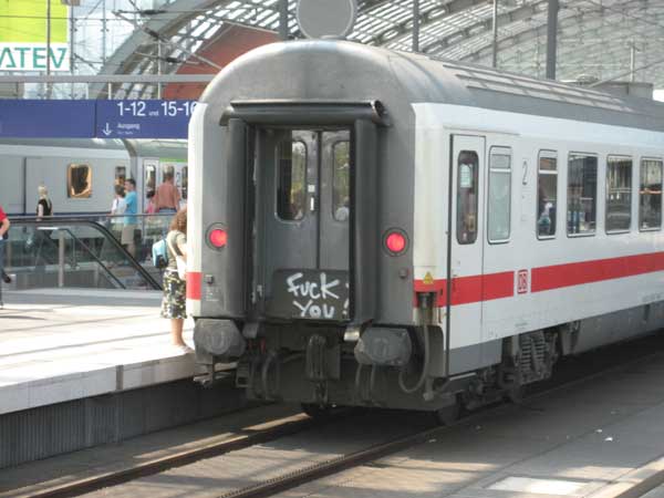 Bild 50 Fuck you als Zugschlussschrift