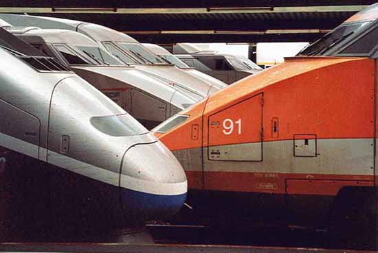 Bild 5 EuroStar-und TGV-Triebköpfe in Paris